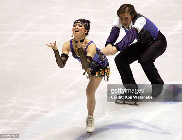 Cathy Reed and Chris Reed of Japan compete in the Ice Dance Original Skating program during the ISU World Team Trophy 2009 Day 1 at Yoyogi National...