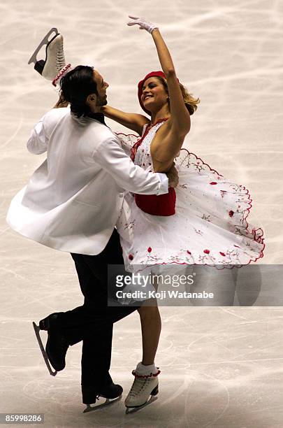 Tanith Belbin and Benjamin Agosto of the United States compete in the Ice Dance Original Skating program during the ISU World Team Trophy 2009 Day 1...
