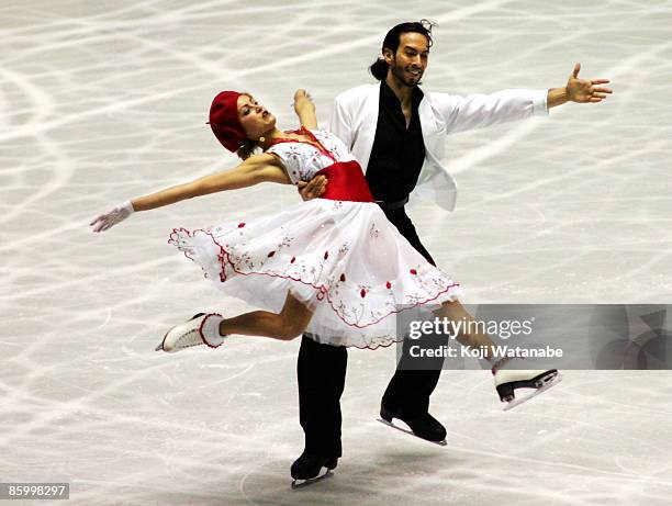 Tanith Belbin and Benjamin Agosto of the United States compete in the Ice Dance Original Skating program during the ISU World Team Trophy 2009 Day 1...