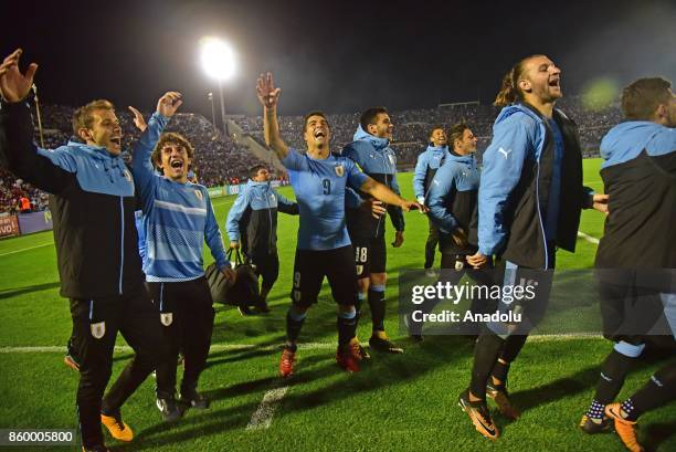 Uruguayan team celebrating the classification to the world after the 2018 FIFA World Cup Qualification match between Uruguay and Bolivia at...