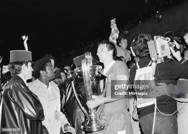 European Cup Final at the Parc Des Princes in Paris, France, Liverpool 1 v Real Madrid 0, Phil Thompson holds the European Cup trophy after the...