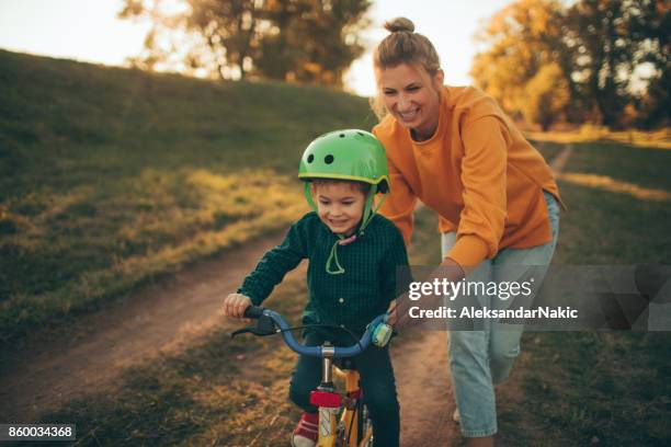 how to ride a bike? - cycling class stock pictures, royalty-free photos & images