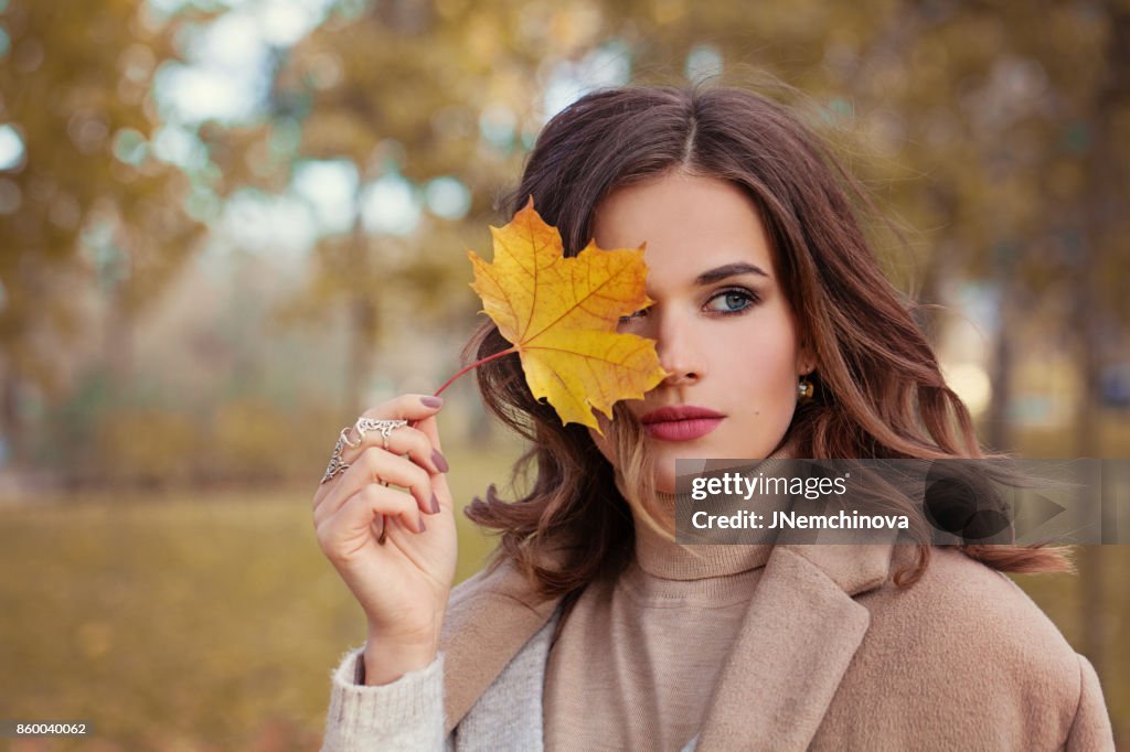 Perfect Autumn Woman Model with Brown Hair, with Fall Fashion Girl Outdoors
