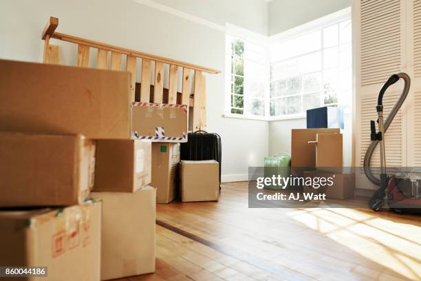 Lacking Space 4,493 Cramped Space And Home Stock Photos, High-Res Pictures, and ...