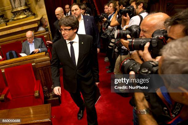 Carles Puigdemont, president of the Catalan government, declares the republic and independence of Catalonia, leaving it without effect to start a...