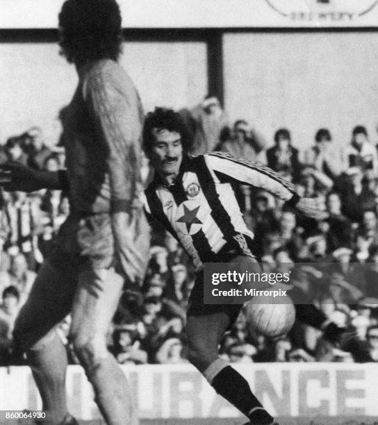 Newcastle 1-0 Oldham, Division Two League match at St James Park, Saturday 19th February 1983. Terry McDermott in action.