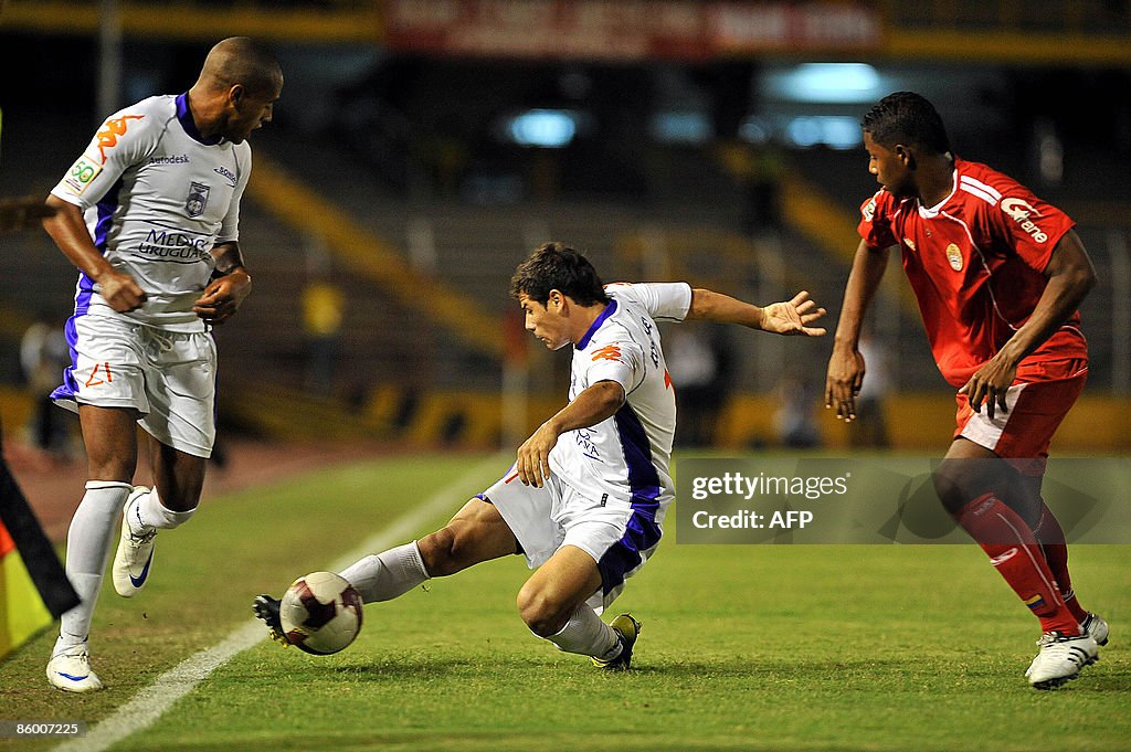 Pablo Cesar Pintos (L) and Rodrigo Nican