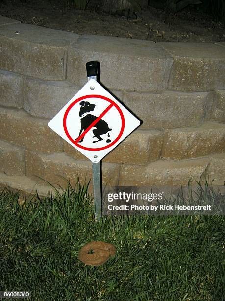 a no pooping violation - shawnee kansas foto e immagini stock