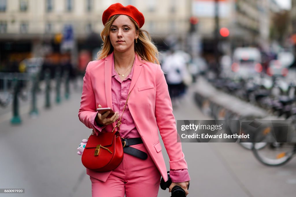 Street Style : Paris Fashion Week Womenswear Spring/Summer 2018 : Day Two