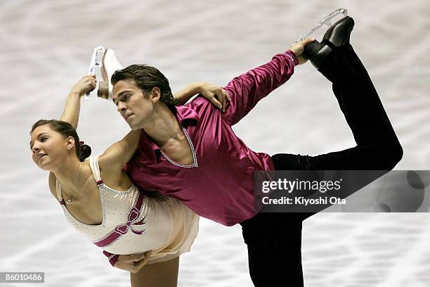 Jessica Dube and Bryce Davison of Canada compete in the Pairs Short Program during the ISU World Team Trophy 2009 Day 2 at Yoyogi National Gymnasium...
