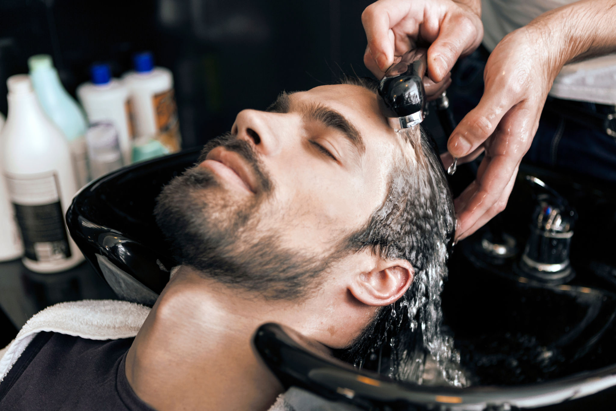 Homem de cabelo lavado Homem de cabelo lavado
