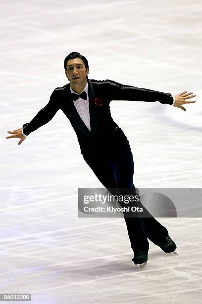 Evan Lysacek of the USA competes in the Men's Free Skating during the ISU World Team Trophy 2009 Day 2 at Yoyogi National Gymnasium on April 17, 2009...