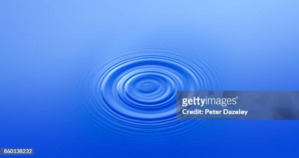 water ripple - tropfen aufprall stock-fotos und bilder