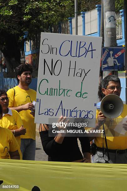 Members of the Movimiento de Rescate al Sandinismo take part in a demonstration in front of the United Nations headquarters in Managua April 17, 2009...