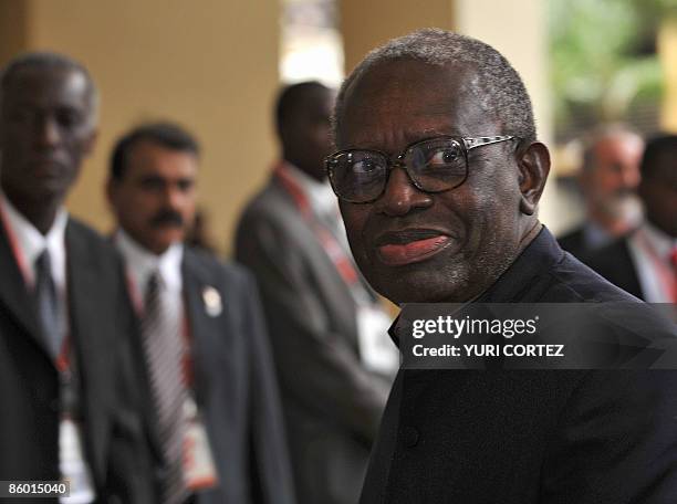 Suriname's President Ronald Venetiaan is seen upon his arrrival at the hotel in Port of Spain to attend the 5th Summit of the Americas on April 17,...