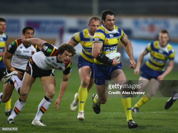 Adrian Morley of Warrington Wolves runs at the Bradford Bulls defence during the engage Super League match between Bradford Bulls and Warrington...