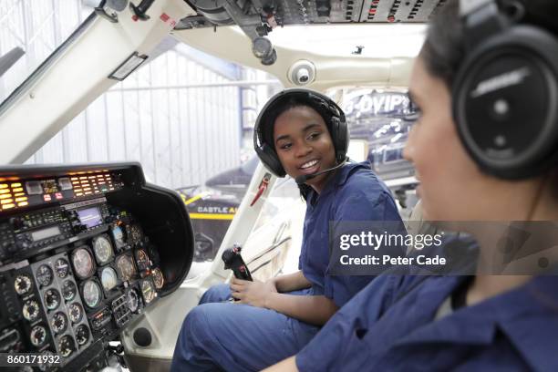 young female engineers working with helicopters - flight-instruments stockfoto's en -beelden