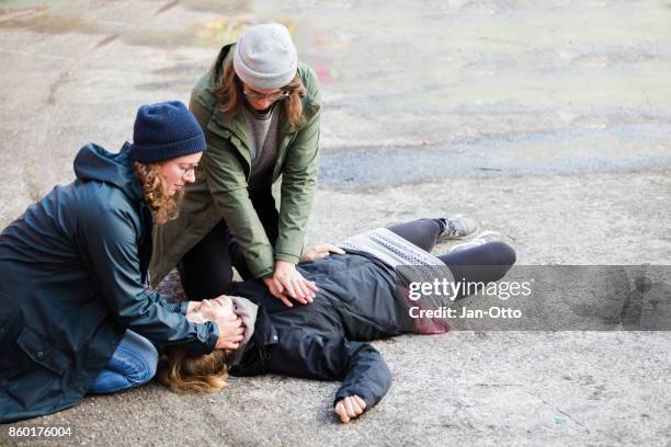 two woman performing reanimation - cpr stock pictures, royalty-free photos & images
