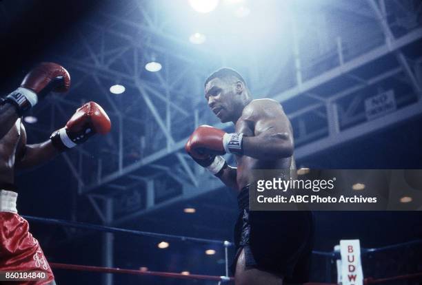 Jesse Ferguson, Mike Tyson boxing at Houston Field House, Feb 16, 1986.
