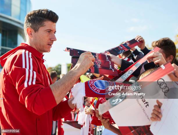 Robert Lewandowski of Bayern Muenchen signs autographs for fans during the FC Bayern Muenchen New Car Handover at the Audi Forum on October 11, 2017...