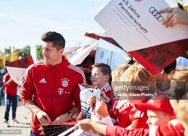 Robert Lewandowski of Bayern Muenchen signs autographs for fans during the FC Bayern Muenchen New Car Handover at the Audi Forum on October 11, 2017...
