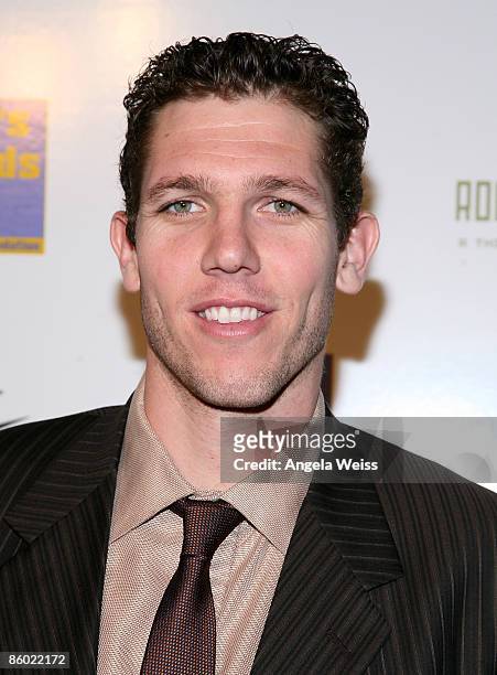 Basketball player Luke Walton of the L.A. Lakers arrives at the 5th Anniversary Dinner of the Cathy's Kids Foundation hosted by Lamar Odom at the...