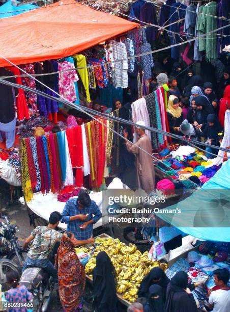 streets of karachi - commuter benefits stock pictures, royalty-free photos & images