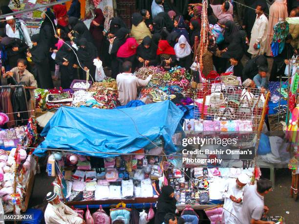 streets of karachi - commuter benefits stock pictures, royalty-free photos & images