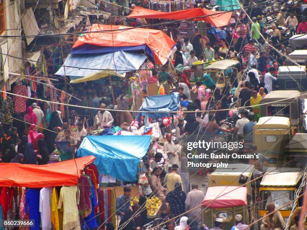 streets of karachi - commuter benefits stock pictures, royalty-free photos & images