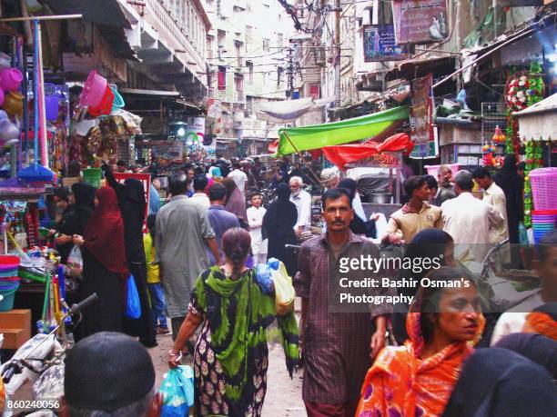 streets of karachi - commuter benefits stock pictures, royalty-free photos & images