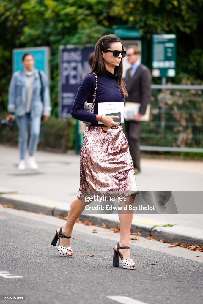 Street Style : Paris Fashion Week Womenswear Spring/Summer 2018 : Day Two