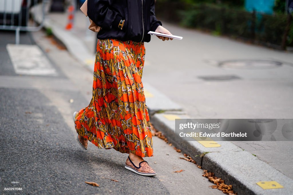 Street Style : Paris Fashion Week Womenswear Spring/Summer 2018 : Day Two