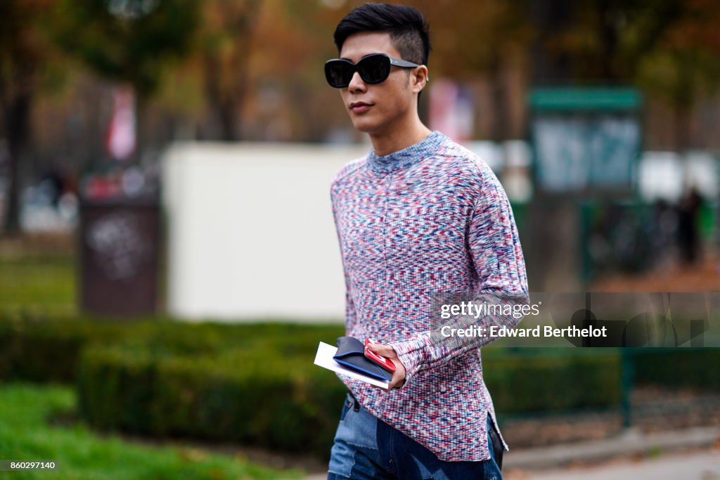 Street Style : Paris Fashion Week Womenswear Spring/Summer 2018 : Day Two