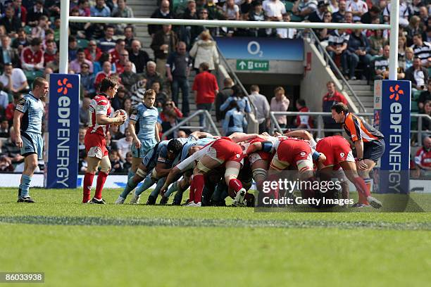 General view of the action during the EDF Energy Cup Final between Gloucester and Cardiff Blues at Twickenham on April 18, 2009 in London, England.