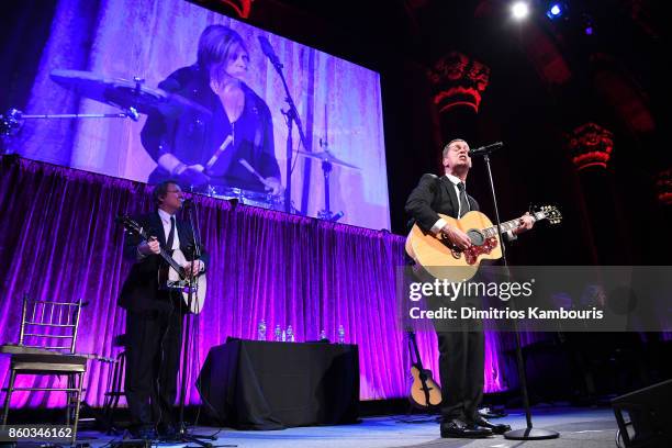 Rob Thomas performs onstage at the Global Lyme Alliance third annual New York City Gala on October 11, 2017 in New York City.