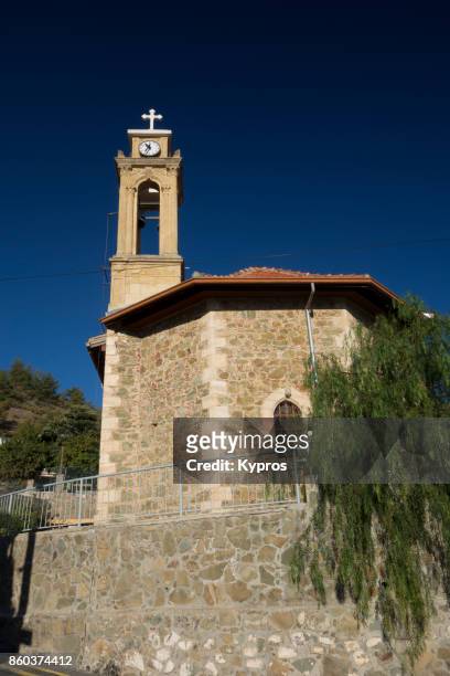 2017 - europe, greece, cyprus, troodos, gerakies village, view of church cross - agios georgios greek orthodox church - agios georgios church stockfoto's en -beelden