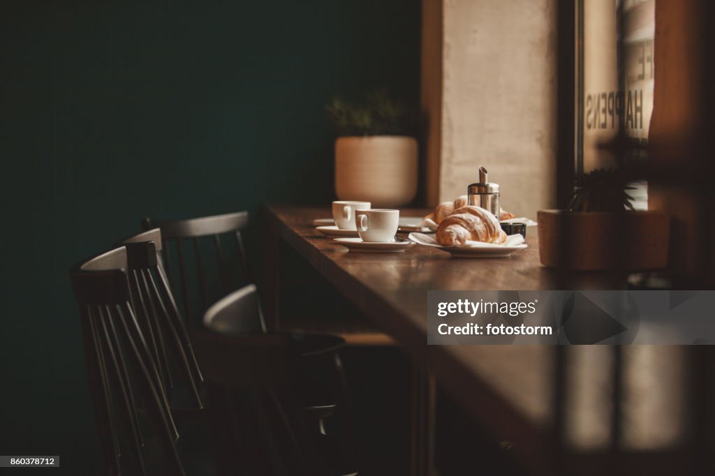 Caffè e croissant per due