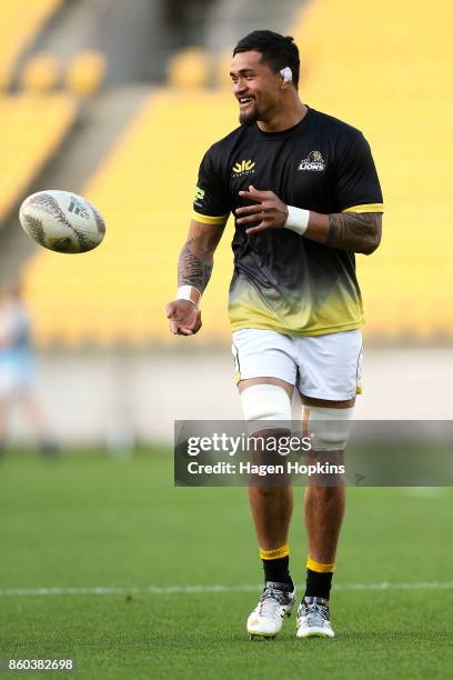 Vaea Fifita of Wellington warms up during the round nine Mitre 10 Cup match between Wellington and Northland at Westpac Stadium on October 12, 2017...