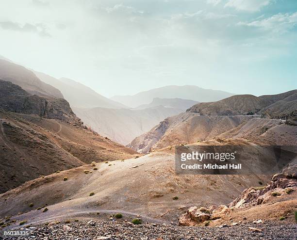 tizi-n-test, high atlas mountains, morocco - paisaje árido fotografías e imágenes de stock