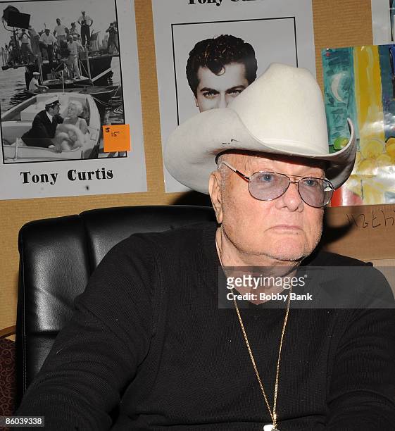 Actor Tony Curtis attends the 2009 Chiller Theatre Expo at the Hilton on April 19, 2009 in Parsippany, New Jersey.