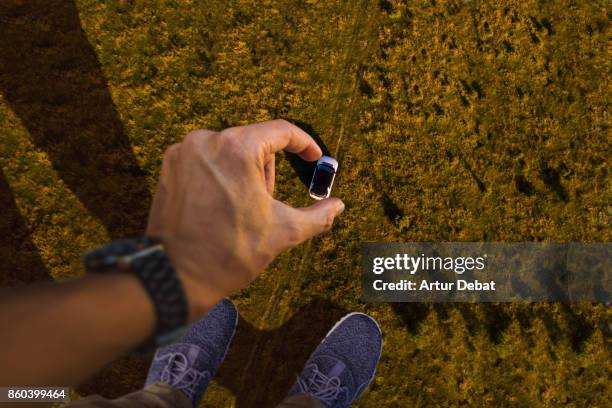 surreal view of a guy from personal perspective playing with real cars in the mountains with original composition changing scale and playing with perspective. - changing things ストックフォトと画像