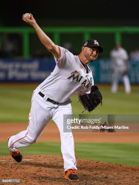 Dustin McGowan of the Miami Marlins pitches during the game against the New York Mets at Marlins Park on April 13, 2017 in Miami, Florida.