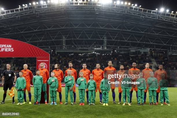 Arjen Robben of Holland, goalkeeper Jasper Cillessen of Holland, Daley Blind of Holland, Davy Propper of Holland, Karim Rekik of Holland, Vincent...