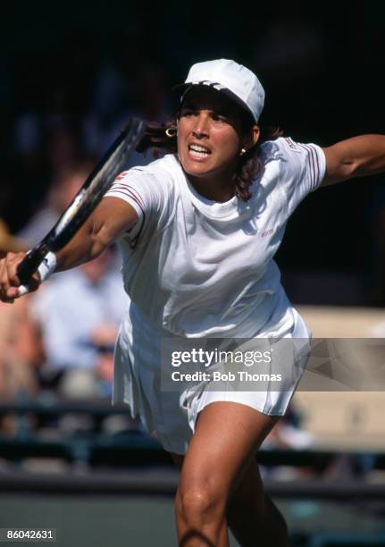 Gigi Fernandez of the USA during the Wimbledon Lawn Tennis Championships held in London, England during July 1995.