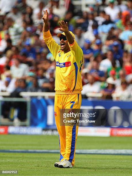 Mahendra Singh Dhoni of Chennai shouts during the IPL T20 match between Mumbai Indians and Chennai Super Kings at Newlands Cricket Ground on April...