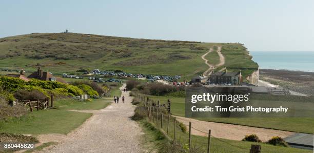 birling gap and belle tout panorama - lighthouse rolling landscape foto e immagini stock