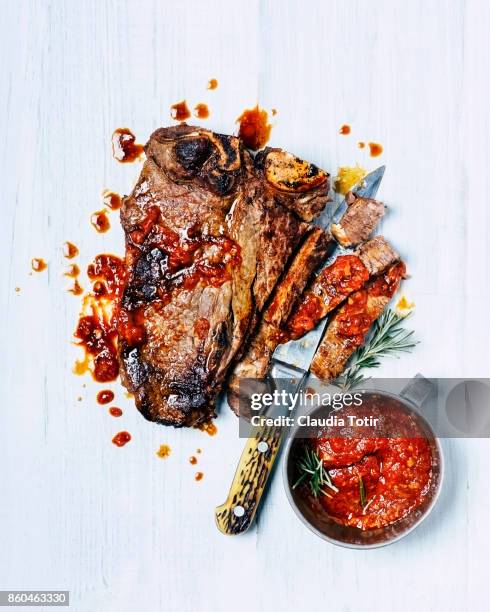 t-bone steak - t bone steak stock pictures, royalty-free photos & images