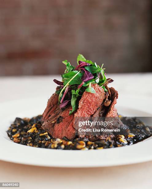 skirt steak with wild mushroom black corn sauce - zwerchfell stock-fotos und bilder