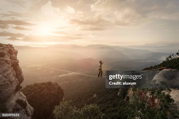 highliner - conquering adversity stockfoto's en -beelden