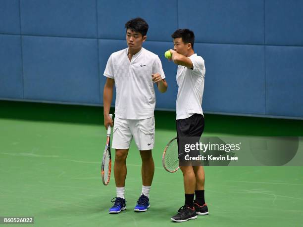 Wu Di of China and Wu Yibing of China in action in the match between Wu Di of China and Wu Yibing of China and Oliver Marach of Austria and Mate...